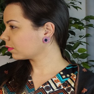 BRINCO MANDALA COM ZIRCONIA VERDE E MINI ZIRCONIAS PINK SEMI JOIA